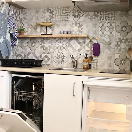 Apartman De 45 M2 En Rez-de-villa Avec Jardin *