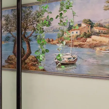 Apartmán De 45 M2 En Rez-de-villa Avec Jardin Hyères