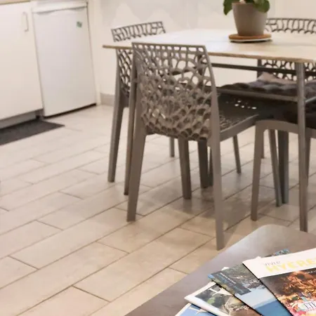 Apartman De 45 M2 En Rez-de-villa Avec Jardin Hyères