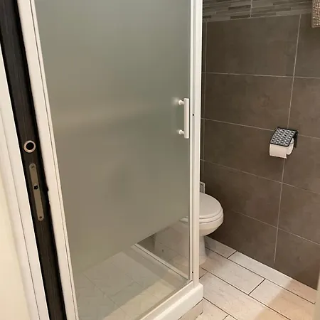 Apartman De 45 M2 En Rez-de-villa Avec Jardin