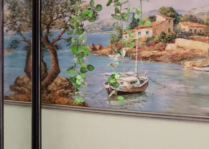 Apartment De 45 M2 En Rez-de-villa Avec Jardin Hyeres